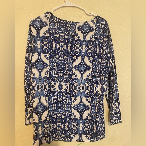 Sunny Leigh Top - Picture 2 of 2